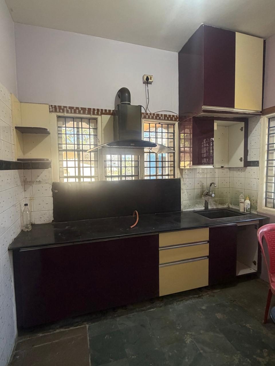 Shared ground-floor kitchen at Sala Stay In, Belur